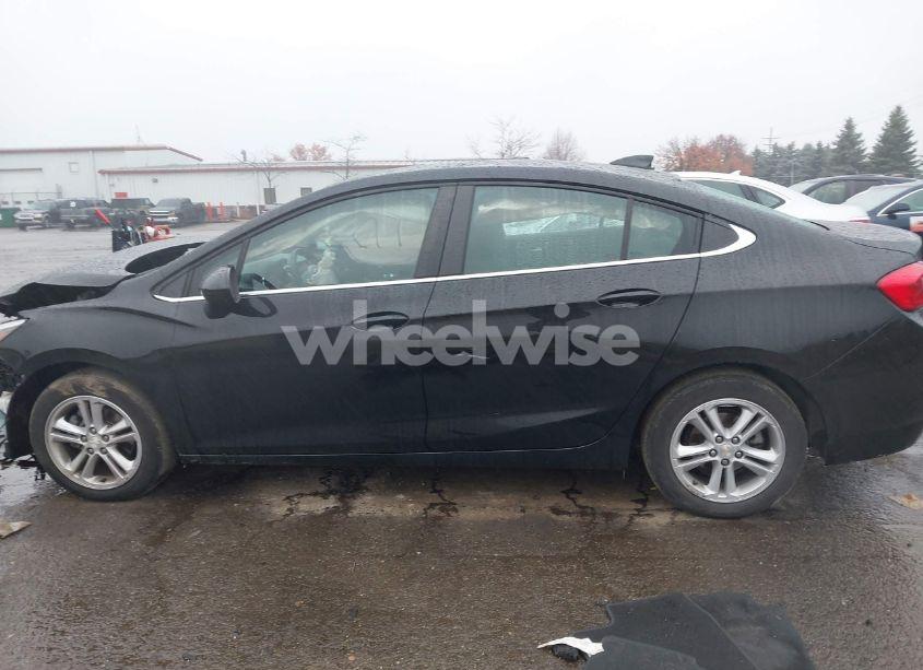 Photo 15 of 2018 Chevrolet Cruze LT AUTO (VIN 1G1BE5SM2J7112694)