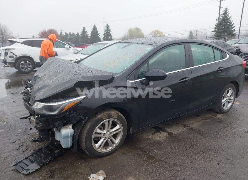 Photo 2 of 2018 Chevrolet Cruze LT AUTO (VIN 1G1BE5SM2J7112694)