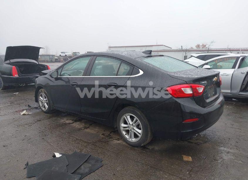 Photo 3 of 2018 Chevrolet Cruze LT AUTO (VIN 1G1BE5SM2J7112694)
