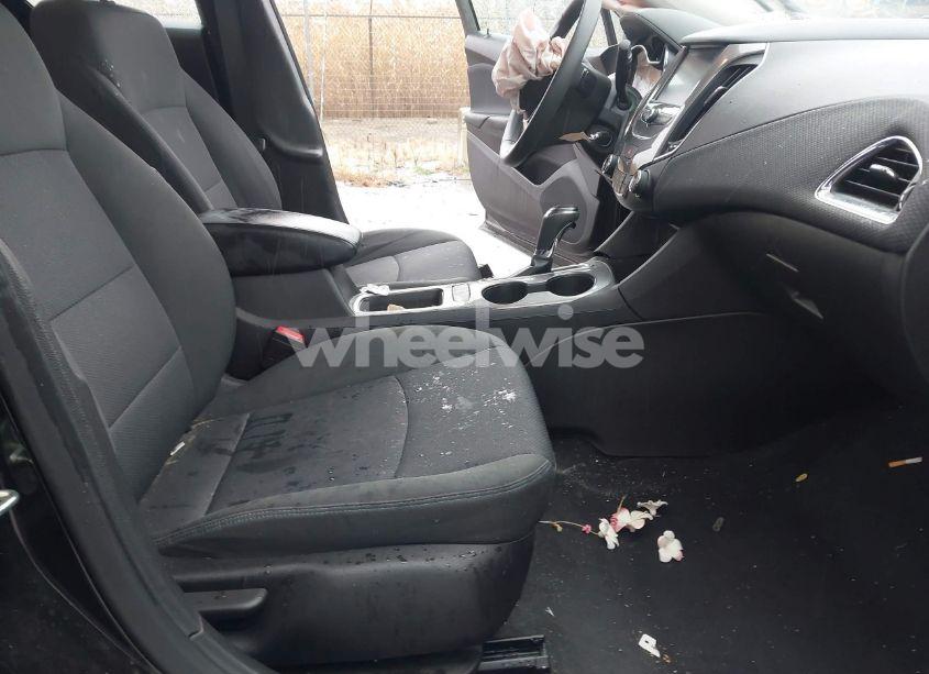 Photo 5 of 2018 Chevrolet Cruze LT AUTO (VIN 1G1BE5SM2J7112694)