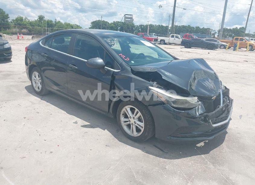2018 Chevrolet Cruze LT AUTO (VIN 1G1BE5SM2J7115773) main photo