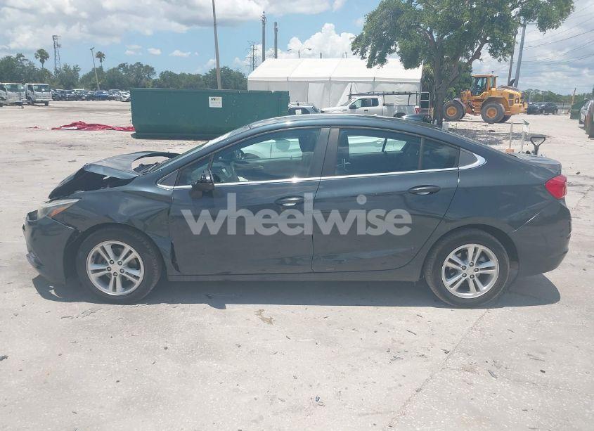 Photo 14 of 2018 Chevrolet Cruze LT AUTO (VIN 1G1BE5SM2J7115773)
