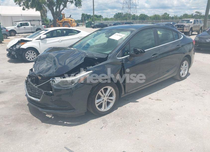 Photo 2 of 2018 Chevrolet Cruze LT AUTO (VIN 1G1BE5SM2J7115773)