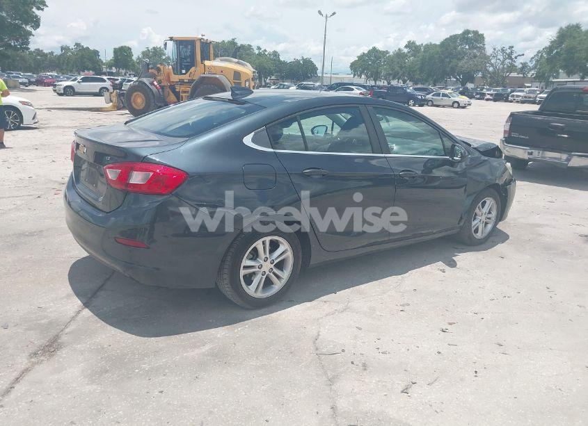 Photo 4 of 2018 Chevrolet Cruze LT AUTO (VIN 1G1BE5SM2J7115773)