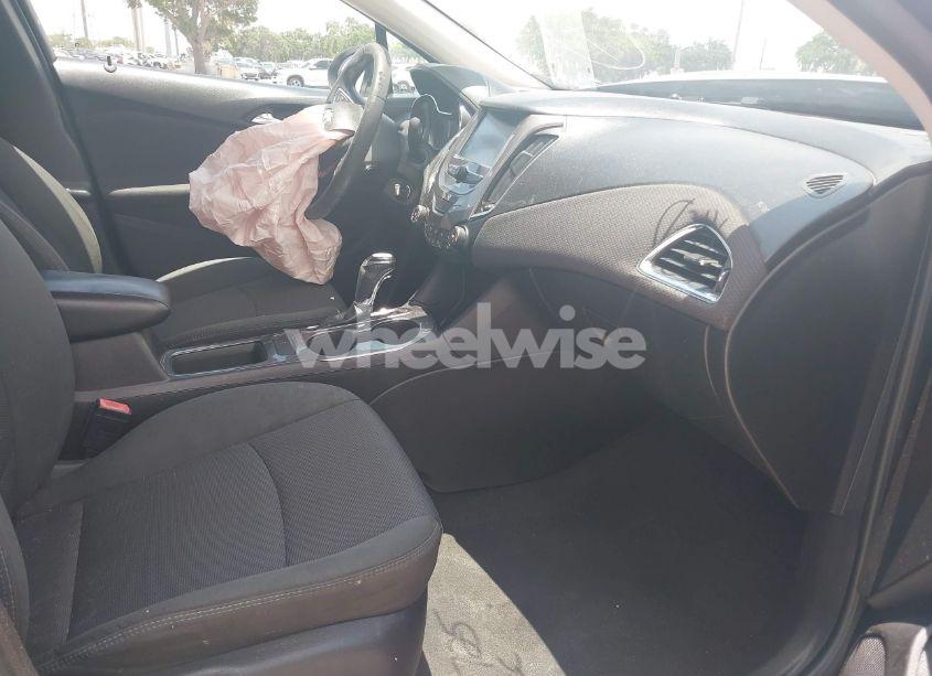 Photo 5 of 2018 Chevrolet Cruze LT AUTO (VIN 1G1BE5SM2J7115773)