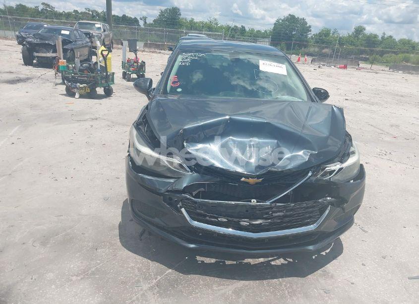 Photo 6 of 2018 Chevrolet Cruze LT AUTO (VIN 1G1BE5SM2J7115773)