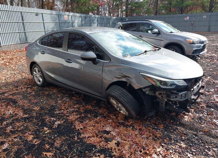2018 Chevrolet Cruze LT AUTO (VIN 1G1BE5SM2J7124697) main photo