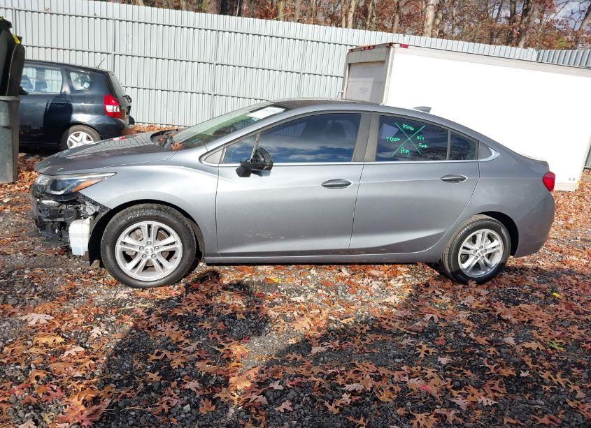 Photo 14 of 2018 Chevrolet Cruze LT AUTO (VIN 1G1BE5SM2J7124697)