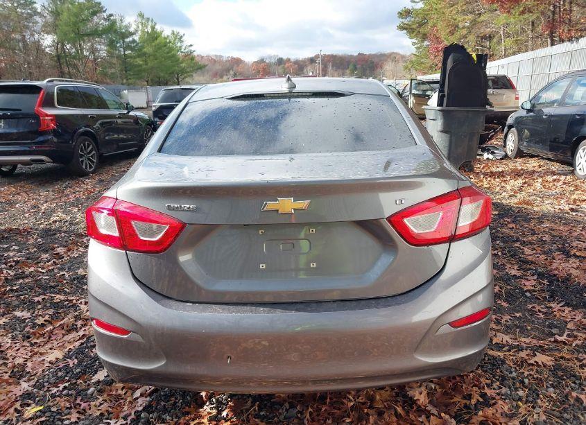Photo 16 of 2018 Chevrolet Cruze LT AUTO (VIN 1G1BE5SM2J7124697)