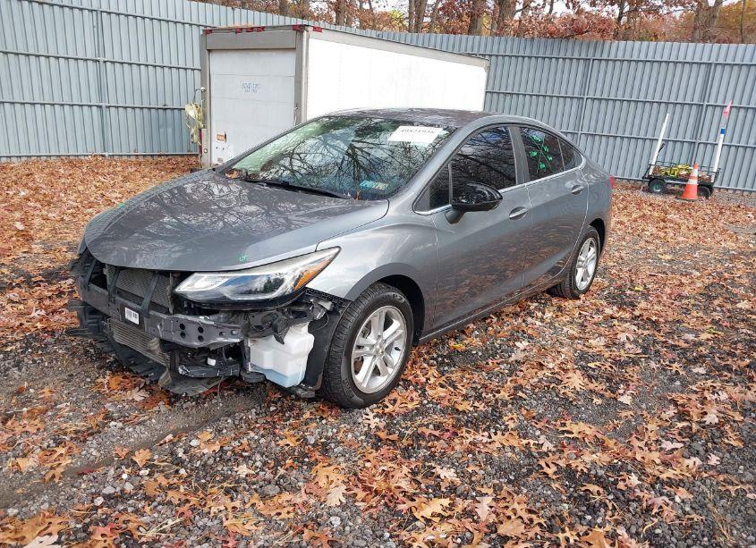 Photo 2 of 2018 Chevrolet Cruze LT AUTO (VIN 1G1BE5SM2J7124697)