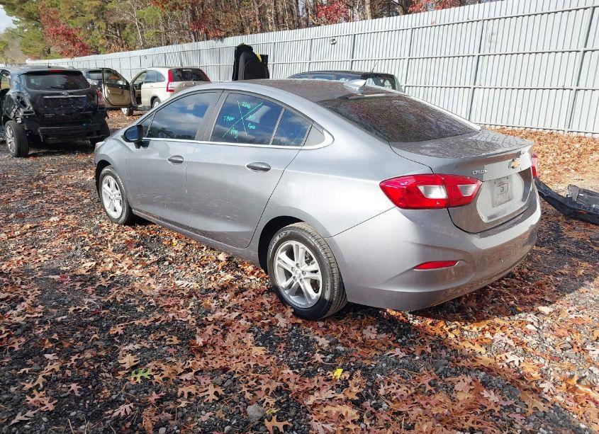 Photo 3 of 2018 Chevrolet Cruze LT AUTO (VIN 1G1BE5SM2J7124697)