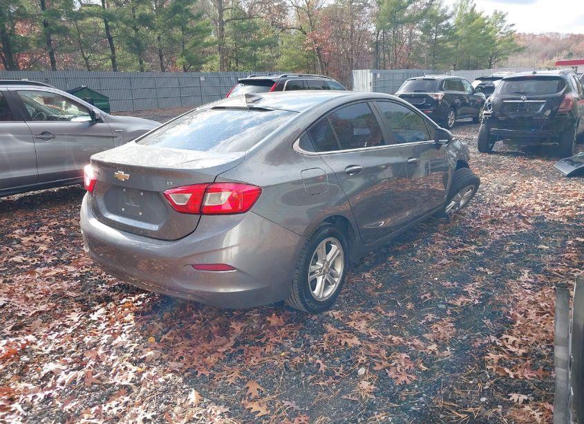 Photo 4 of 2018 Chevrolet Cruze LT AUTO (VIN 1G1BE5SM2J7124697)