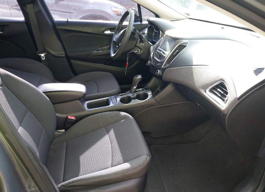 Photo 5 of 2018 Chevrolet Cruze LT AUTO (VIN 1G1BE5SM2J7124697)