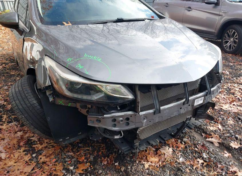 Photo 6 of 2018 Chevrolet Cruze LT AUTO (VIN 1G1BE5SM2J7124697)