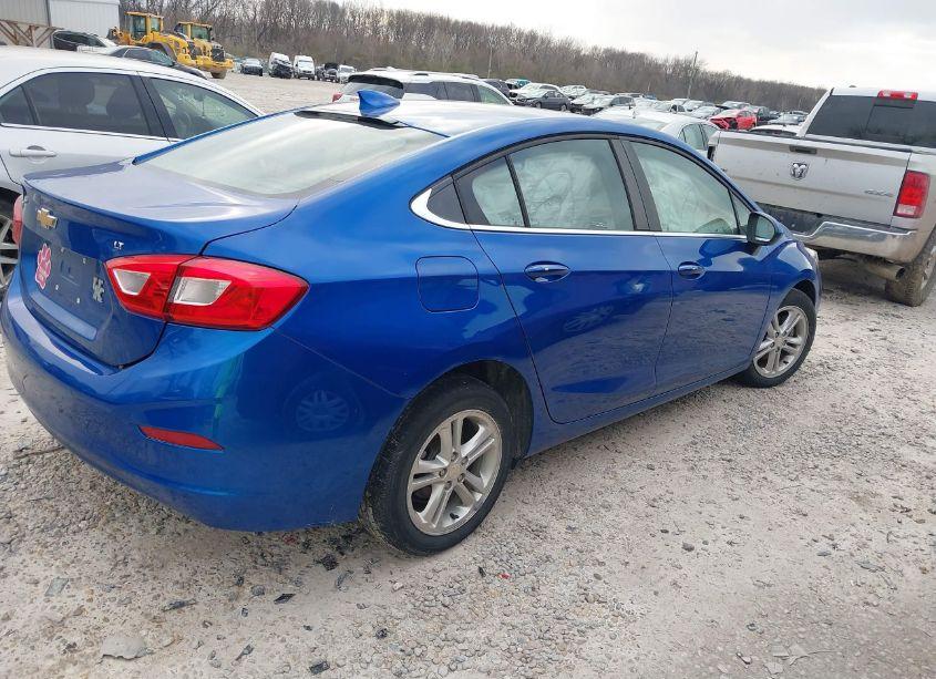 Photo 4 of 2018 Chevrolet Cruze LT AUTO (VIN 1G1BE5SM2J7135733)
