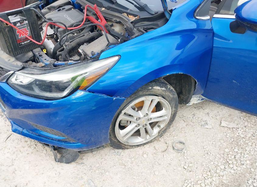 Photo 6 of 2018 Chevrolet Cruze LT AUTO (VIN 1G1BE5SM2J7135733)