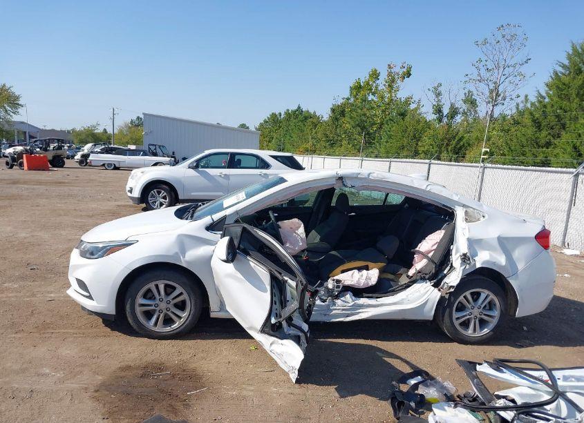 Photo 13 of 2018 Chevrolet Cruze LT AUTO (VIN 1G1BE5SM2J7136445)