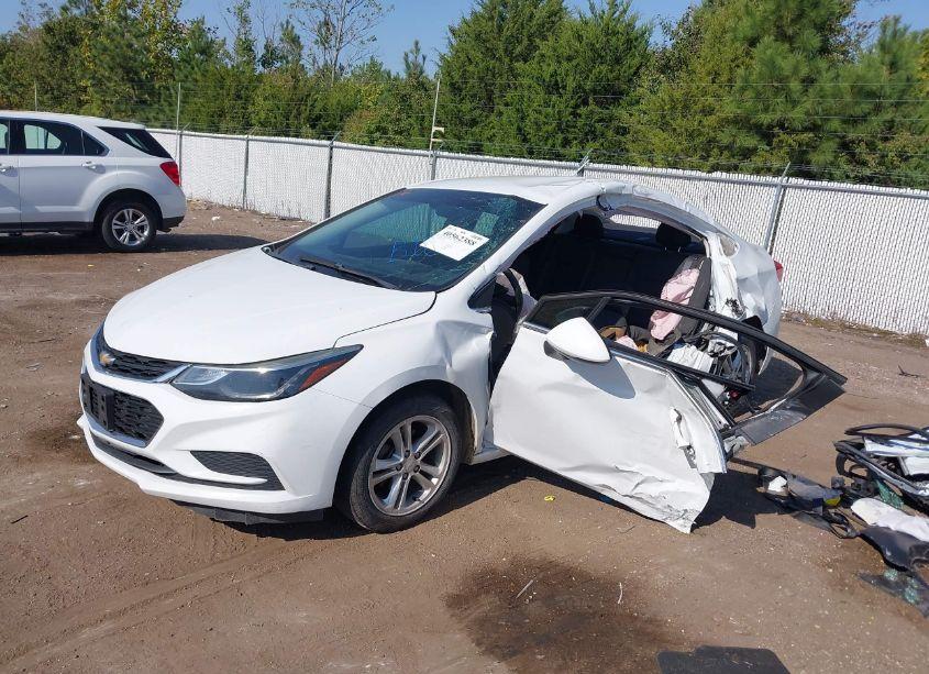 Photo 2 of 2018 Chevrolet Cruze LT AUTO (VIN 1G1BE5SM2J7136445)