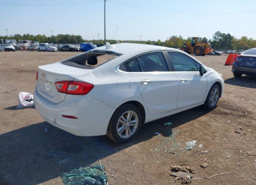 Photo 4 of 2018 Chevrolet Cruze LT AUTO (VIN 1G1BE5SM2J7136445)