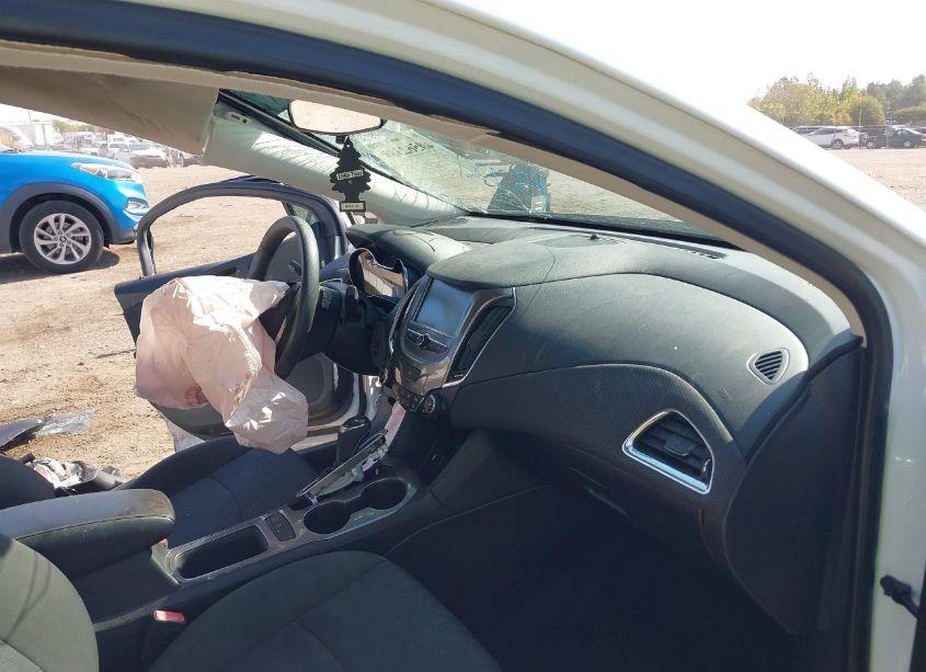 Photo 5 of 2018 Chevrolet Cruze LT AUTO (VIN 1G1BE5SM2J7136445)