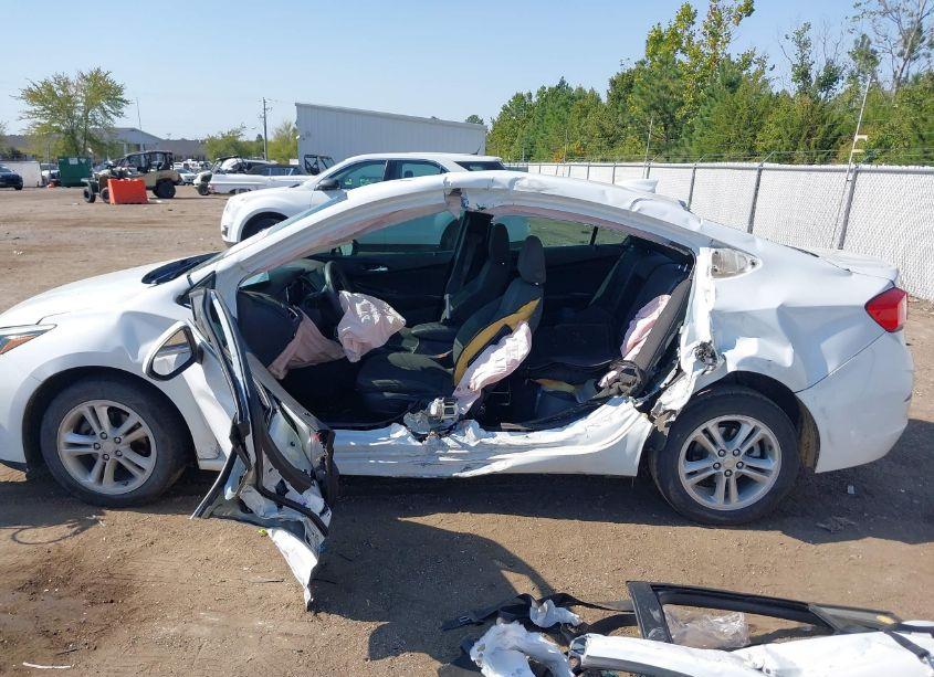 Photo 6 of 2018 Chevrolet Cruze LT AUTO (VIN 1G1BE5SM2J7136445)