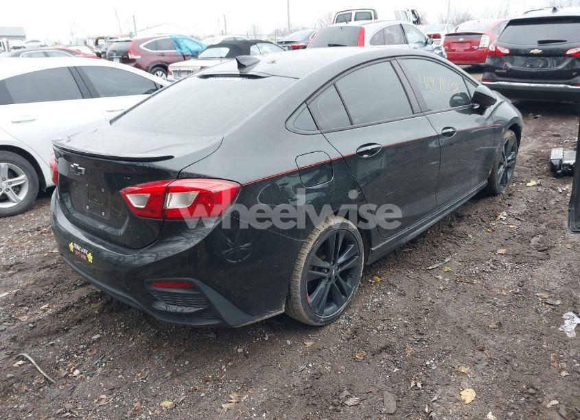 Photo 4 of 2018 Chevrolet Cruze LT AUTO (VIN 1G1BE5SM2J7149163)