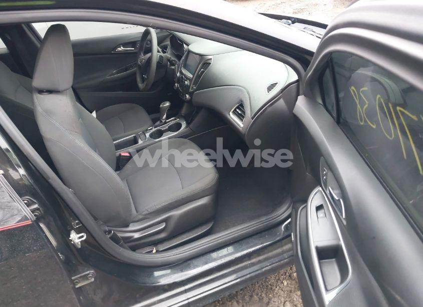 Photo 5 of 2018 Chevrolet Cruze LT AUTO (VIN 1G1BE5SM2J7149163)