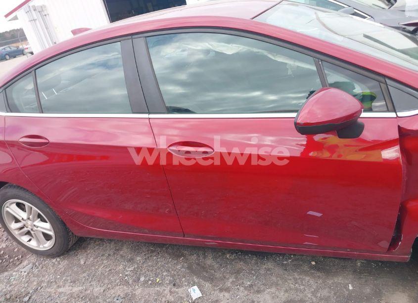 Photo 14 of 2018 Chevrolet Cruze LT AUTO (VIN 1G1BE5SM2J7160633)