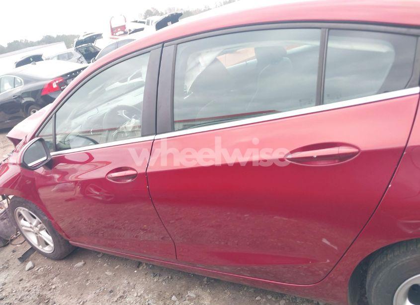 Photo 15 of 2018 Chevrolet Cruze LT AUTO (VIN 1G1BE5SM2J7160633)