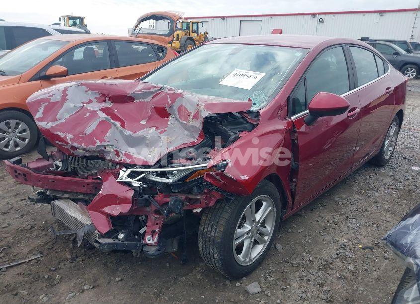 Photo 2 of 2018 Chevrolet Cruze LT AUTO (VIN 1G1BE5SM2J7160633)