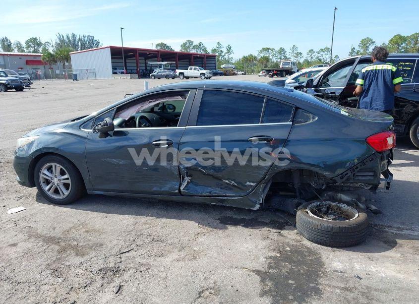 Photo 15 of 2018 Chevrolet Cruze LT AUTO (VIN 1G1BE5SM2J7166531)