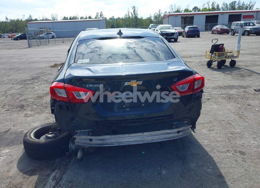 Photo 17 of 2018 Chevrolet Cruze LT AUTO (VIN 1G1BE5SM2J7166531)