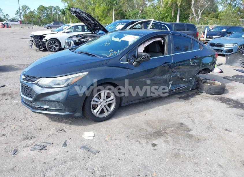 Photo 2 of 2018 Chevrolet Cruze LT AUTO (VIN 1G1BE5SM2J7166531)