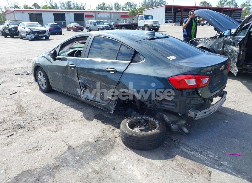 Photo 3 of 2018 Chevrolet Cruze LT AUTO (VIN 1G1BE5SM2J7166531)