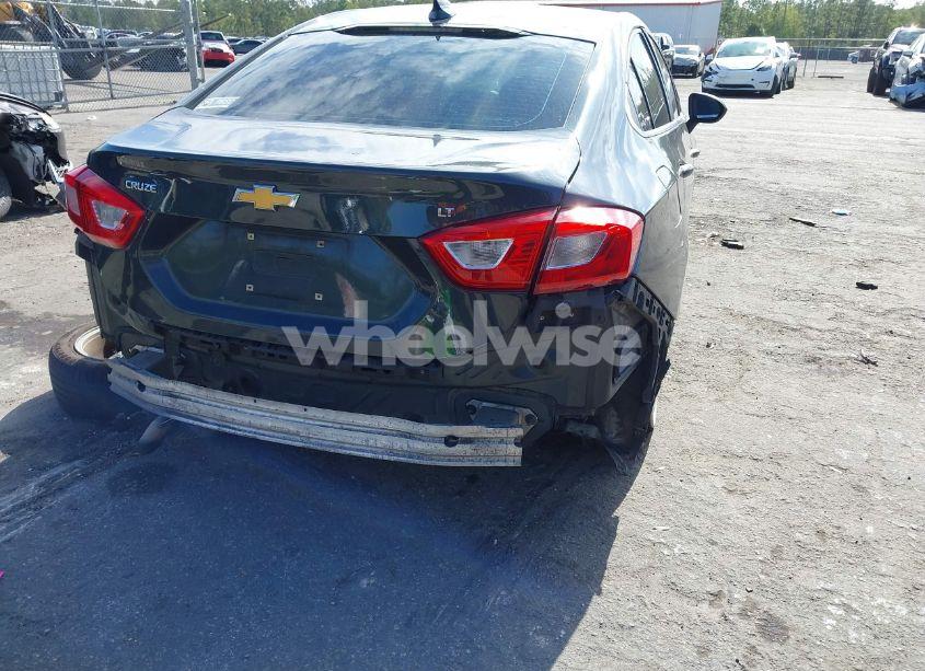 Photo 6 of 2018 Chevrolet Cruze LT AUTO (VIN 1G1BE5SM2J7166531)