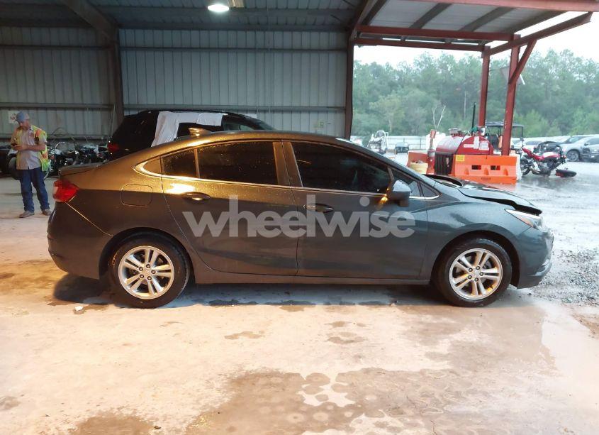 Photo 13 of 2018 Chevrolet Cruze LT AUTO (VIN 1G1BE5SM2J7176475)