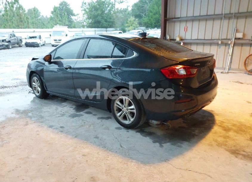 Photo 3 of 2018 Chevrolet Cruze LT AUTO (VIN 1G1BE5SM2J7176475)