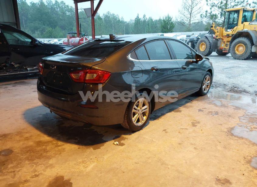 Photo 4 of 2018 Chevrolet Cruze LT AUTO (VIN 1G1BE5SM2J7176475)