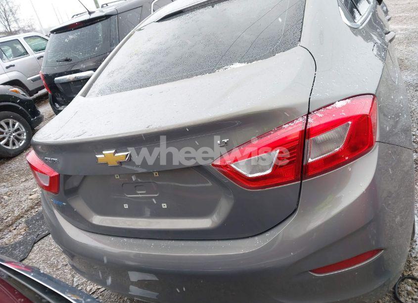 Photo 16 of 2018 Chevrolet Cruze LT AUTO (VIN 1G1BE5SM2J7183975)