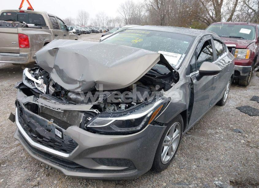 Photo 2 of 2018 Chevrolet Cruze LT AUTO (VIN 1G1BE5SM2J7183975)