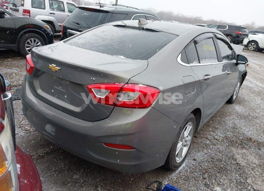 Photo 4 of 2018 Chevrolet Cruze LT AUTO (VIN 1G1BE5SM2J7183975)