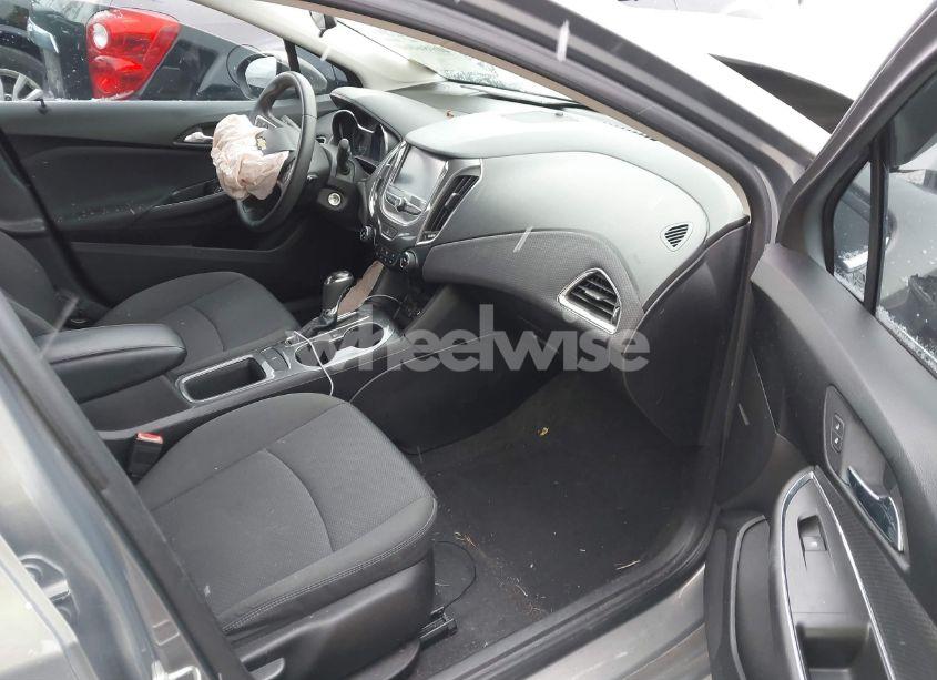 Photo 5 of 2018 Chevrolet Cruze LT AUTO (VIN 1G1BE5SM2J7183975)