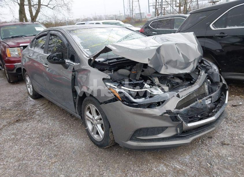 Photo 6 of 2018 Chevrolet Cruze LT AUTO (VIN 1G1BE5SM2J7183975)