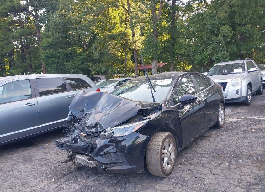 Photo 2 of 2018 Chevrolet Cruze LT AUTO (VIN 1G1BE5SM2J7190649)