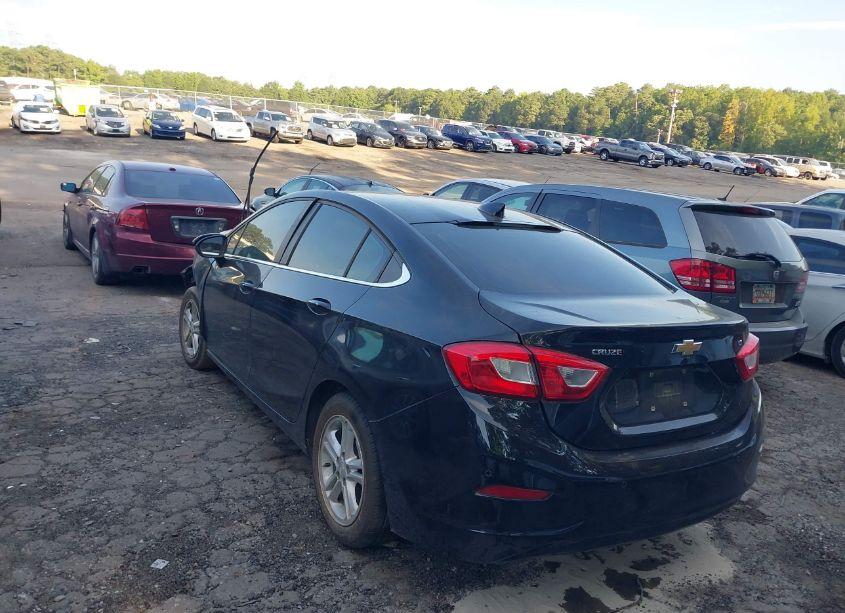 Photo 3 of 2018 Chevrolet Cruze LT AUTO (VIN 1G1BE5SM2J7190649)