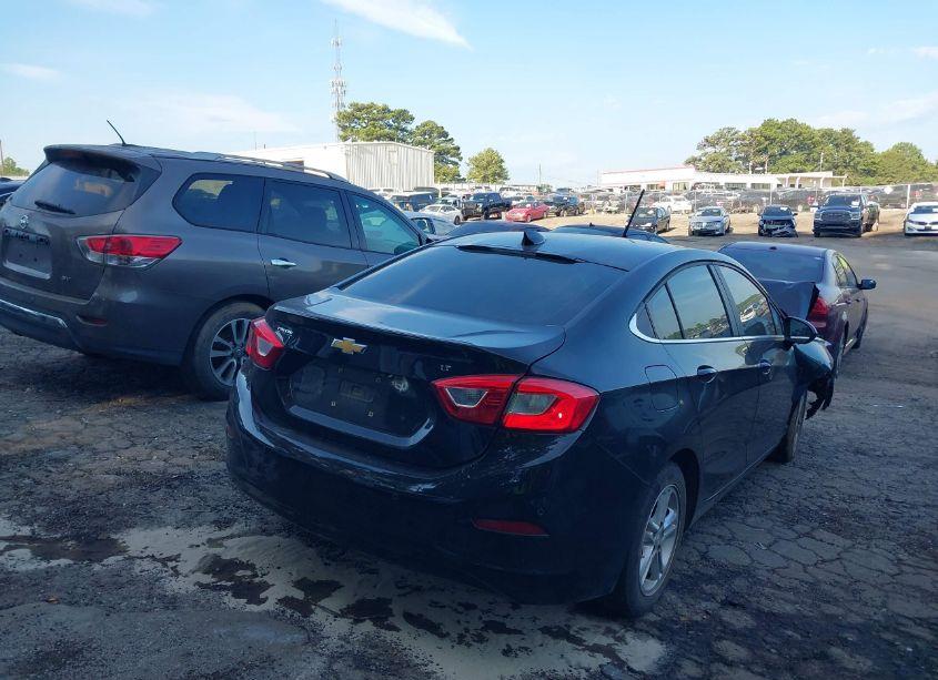 Photo 4 of 2018 Chevrolet Cruze LT AUTO (VIN 1G1BE5SM2J7190649)