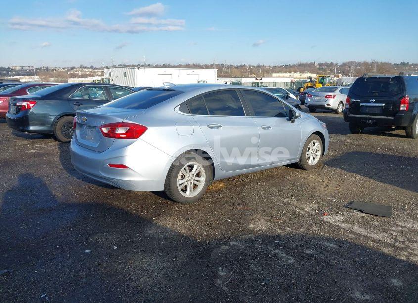Photo 4 of 2018 Chevrolet Cruze LT AUTO (VIN 1G1BE5SM2J7193955)