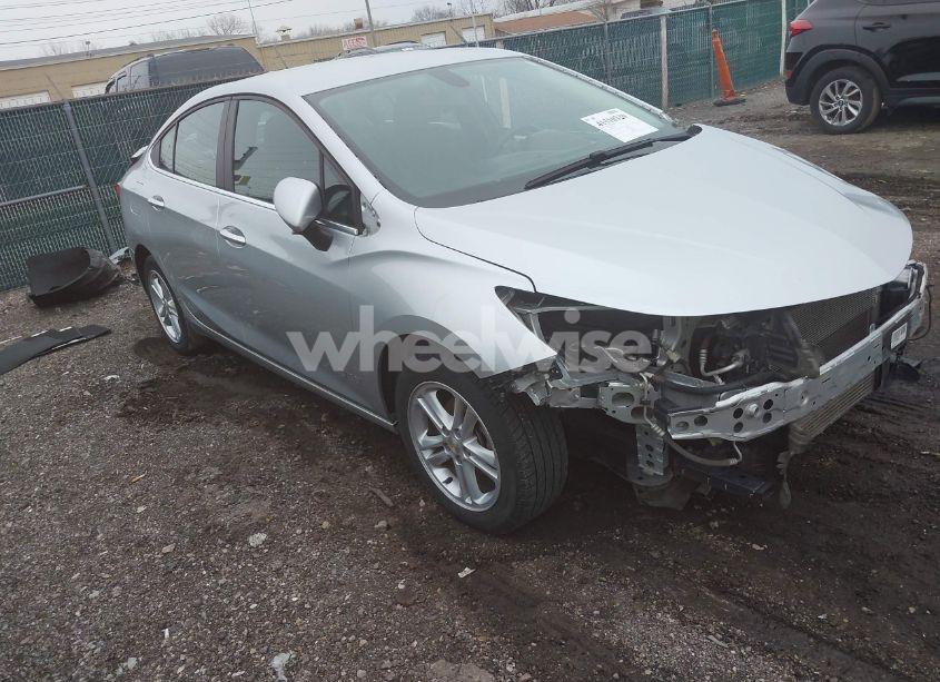 2018 Chevrolet Cruze LT AUTO (VIN 1G1BE5SM2J7200032) main photo