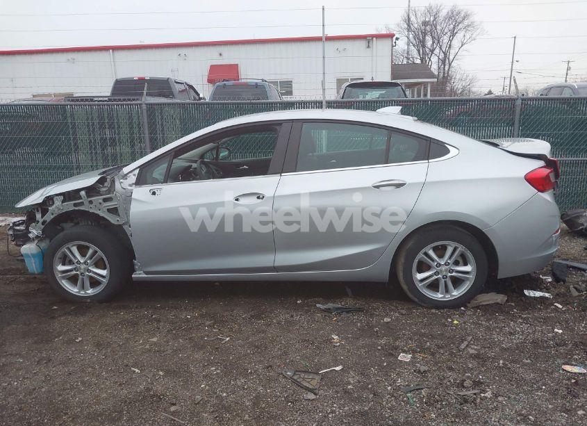 Photo 15 of 2018 Chevrolet Cruze LT AUTO (VIN 1G1BE5SM2J7200032)