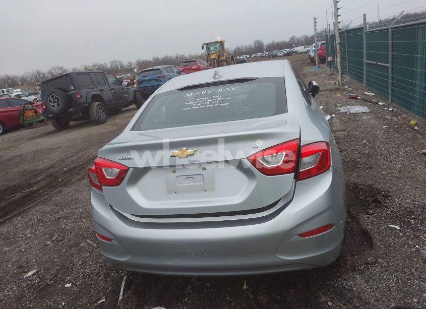 Photo 17 of 2018 Chevrolet Cruze LT AUTO (VIN 1G1BE5SM2J7200032)